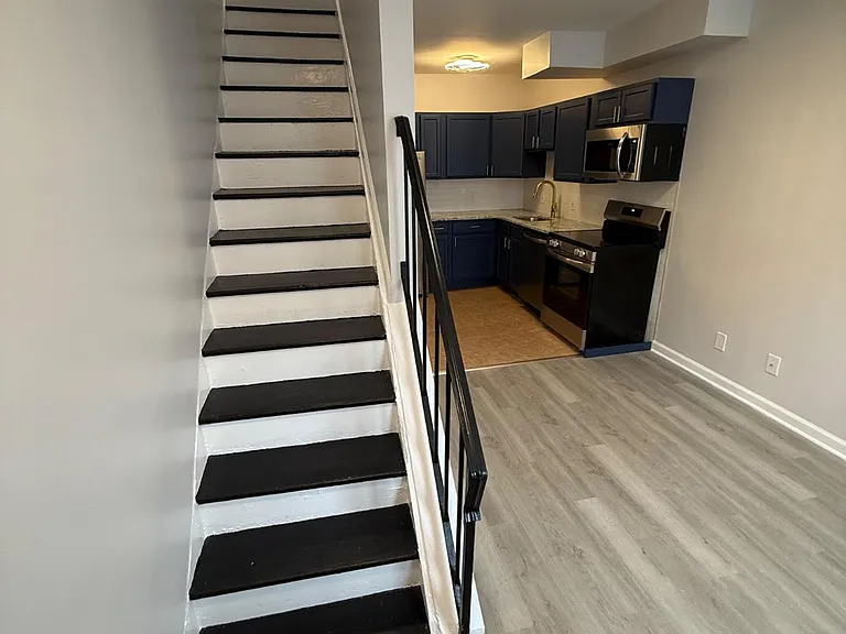 1920 N Darien St — Photo 29