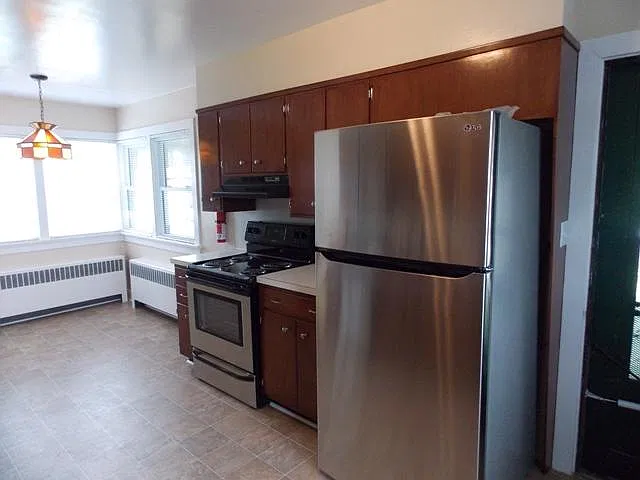 4 bed, 3706 sqft, $2,200 — Photo 4