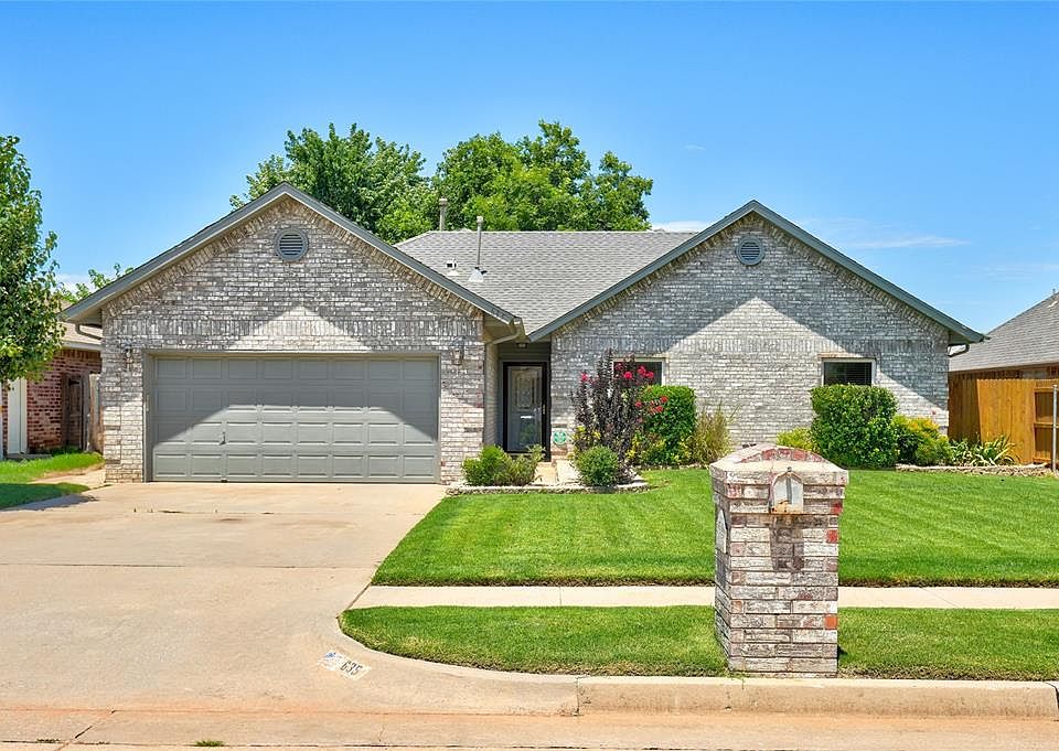 1st image of 635 W Dowden Dr