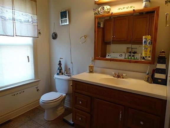 4th image of 1110 Woodard Ave