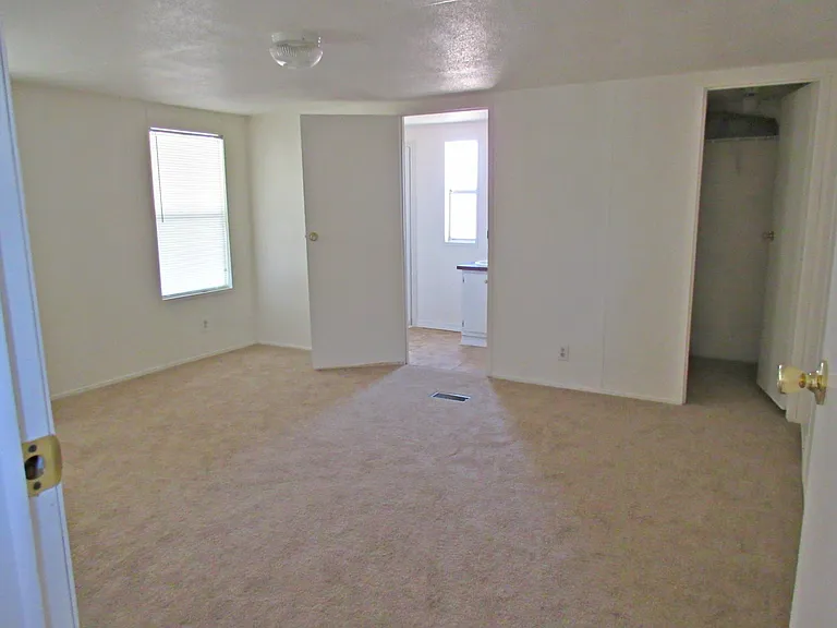 11822 S Sandra Ave — Photo 5
