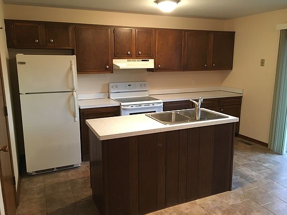 3rd image of 526 University Ave APT 1