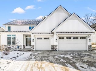 6482 S Cobblestone Rd, Mayfield Village, OH 44143