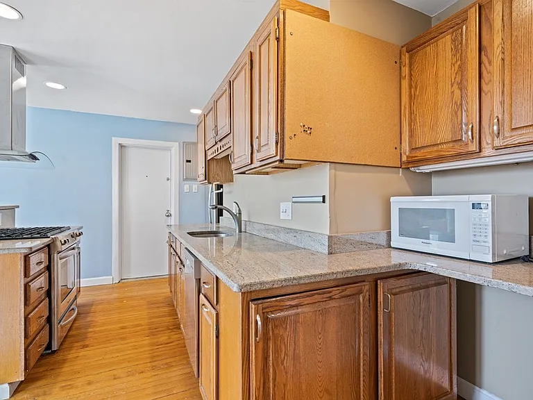 2 Euston St #1 — Photo 10