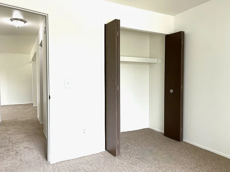 Windsor Place Apartments — Photo 107
