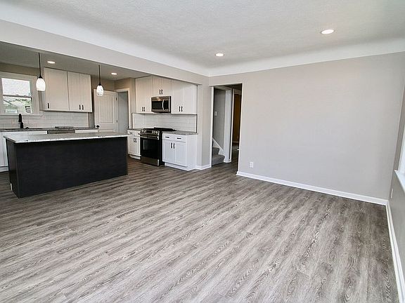 5th image of 30120 Robert St