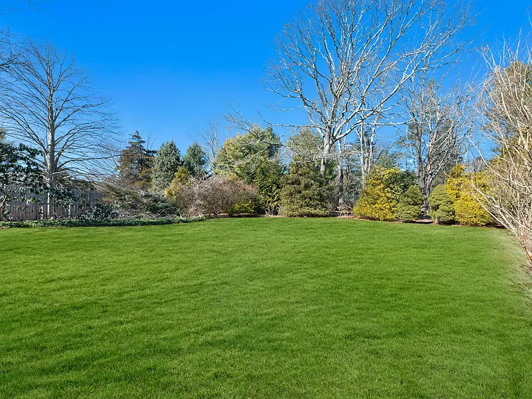 94 S Country Rd — Photo 14
