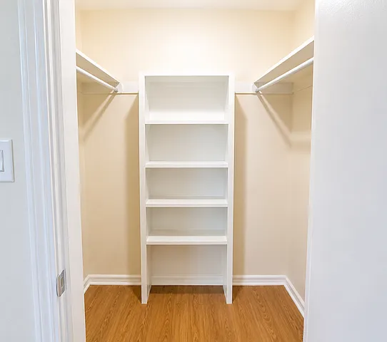 2 bed, 914 sqft, $2,000 — Photo 3