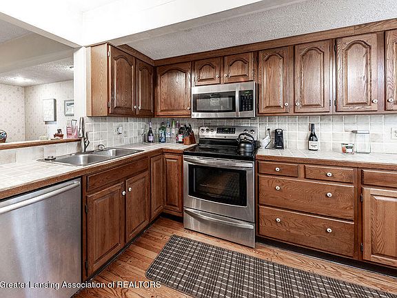 5th image of 2426 Burcham Dr #95