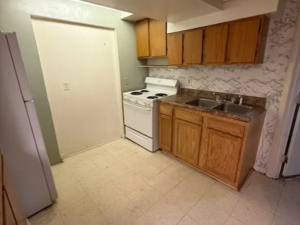 1421 Augusta St #1, Bluefield, WV 24701