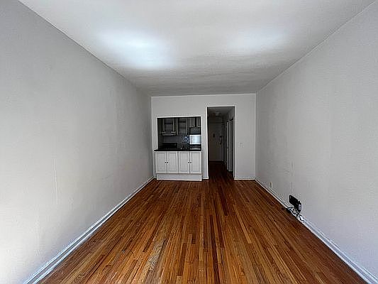 3rd image of 418 E 88th St APT 2D