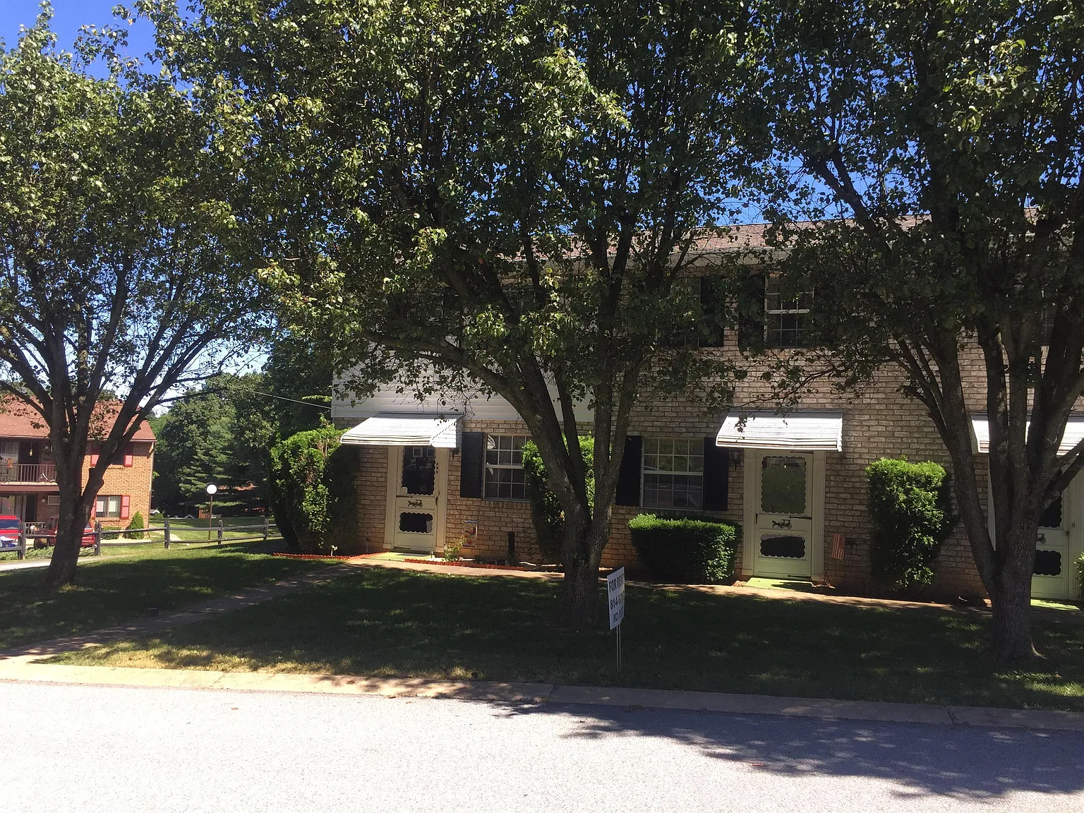 633 Greenmeadows Dr - 633 — Photo 3
