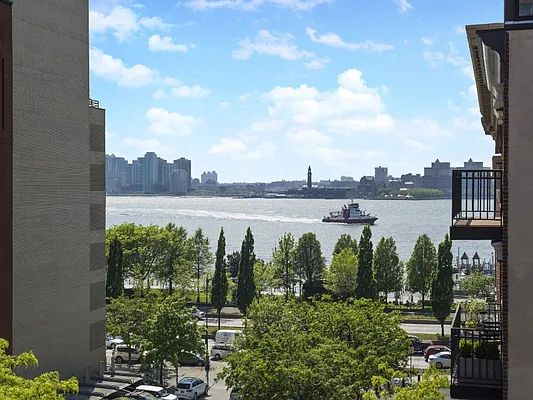 Rented by Sotheby's International Realty | media 14