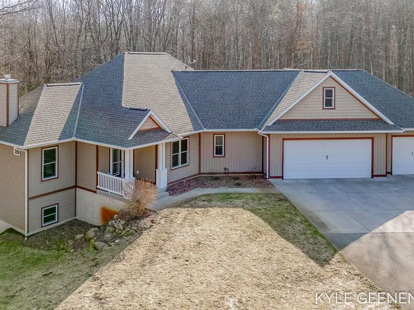 6670 Forest Creek Dr, Holland, MI 49424