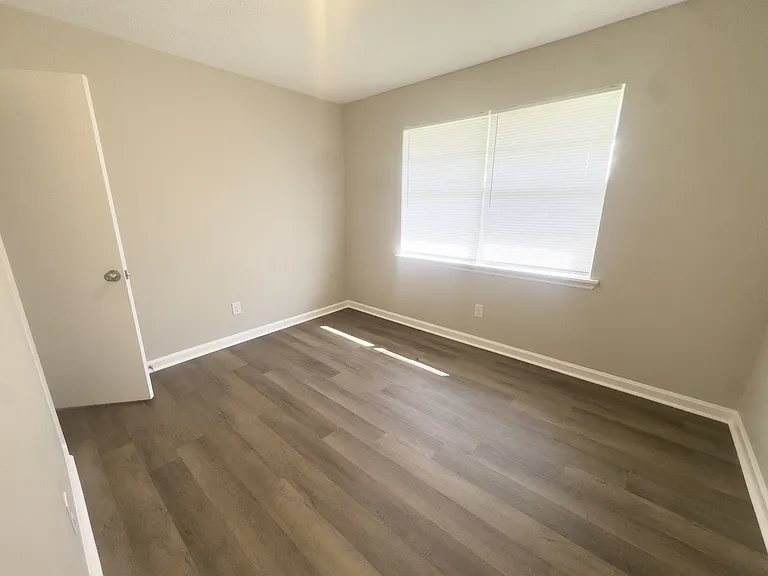 436 Henry St — Photo 9