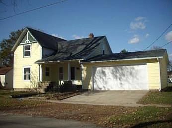 1st image of 127 E Oak St