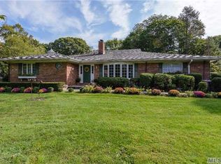 2 Knoll Rd, Port Washington, NY 11050