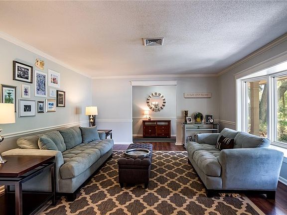 3rd image of 722 Penny Ln