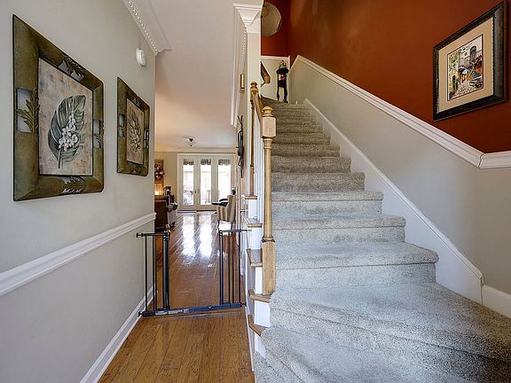 5th image of 104 Windsor Terrace Dr