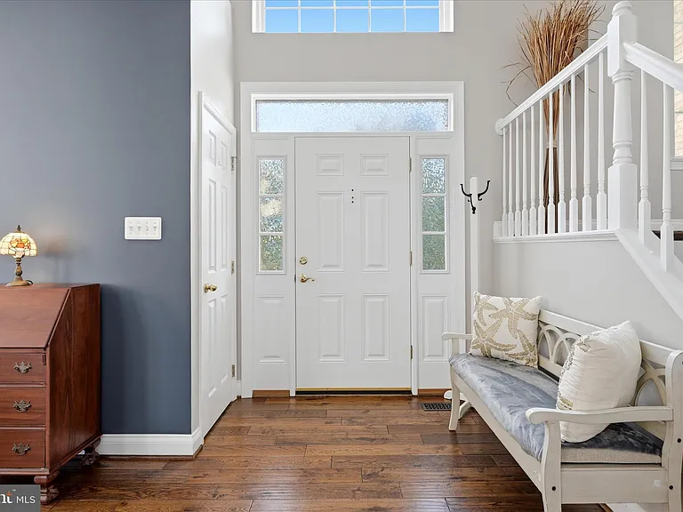 704 Seaton Ct SE — Photo 4