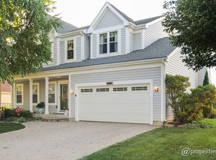 325 Clarewood Cir, Grayslake, IL 60030