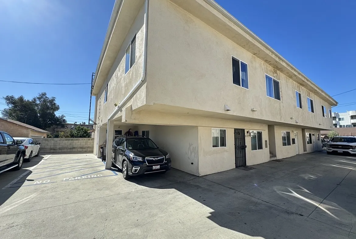3 bed, 1000 sqft, $2,700 — Photo 2
