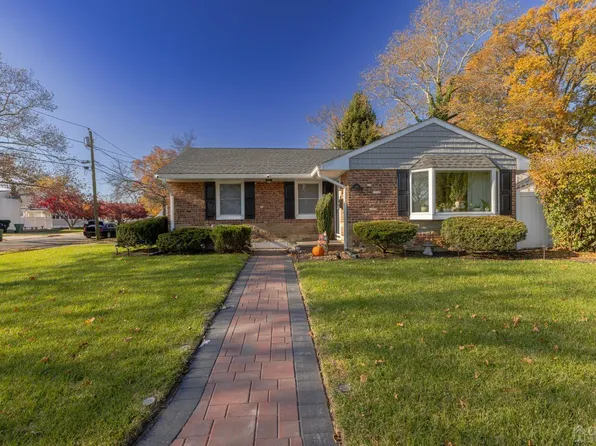 126 Garden Ter, Edison, NJ 08817