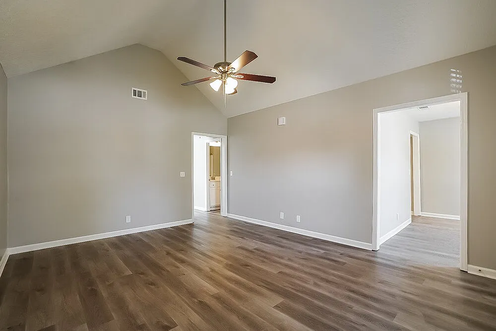 3 bed, 2.0 bath, 1112 sqft, $1,905 — Photo 4