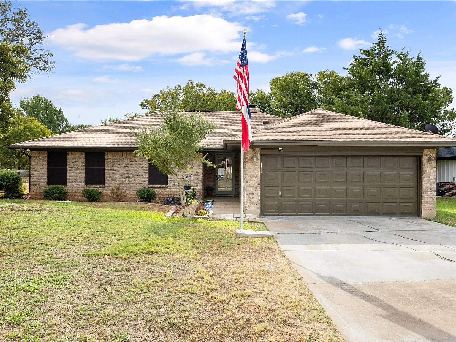 3 bed, 1888 sqft, $2,650 — Photo 1