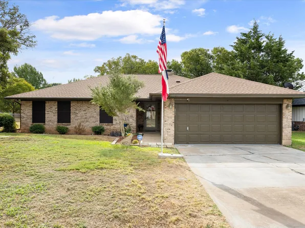 417 Sky Harbour Ct, Granbury, TX 76049