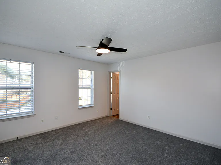 5460 Hampton Ct — Photo 38