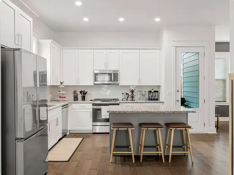 2707 Lagoon Manor Dr — Photo 2