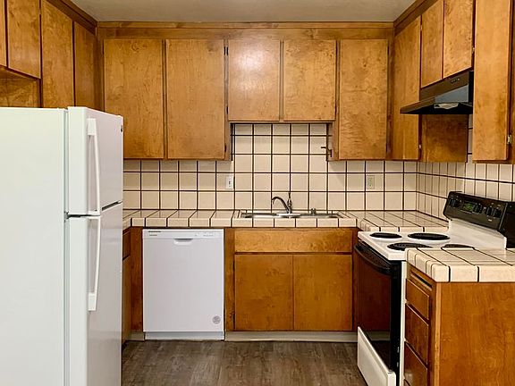 3rd image of 1471 Gabilan Dr #1