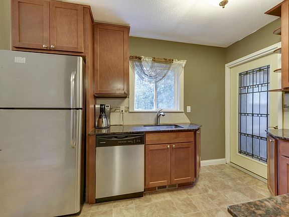 5th image of 3318 Johnson St NE
