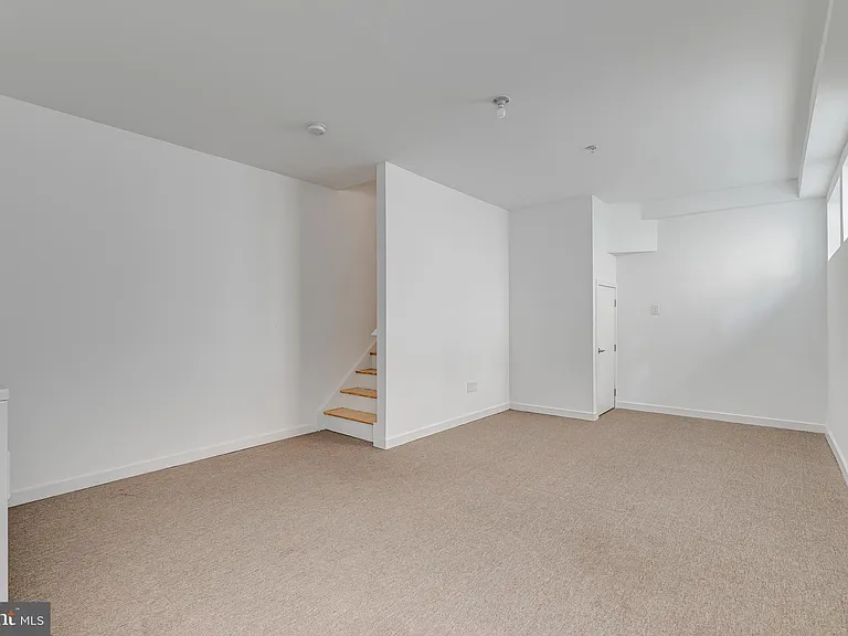 228 W George St #218 — Photo 13