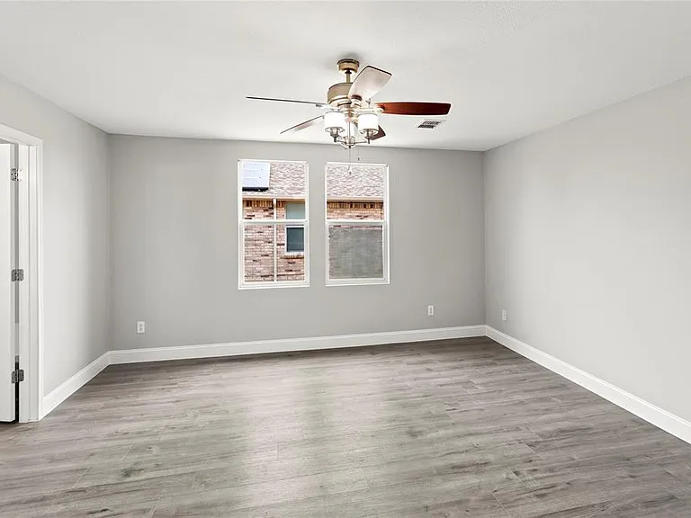 1701 Silverwood Ln — Photo 10