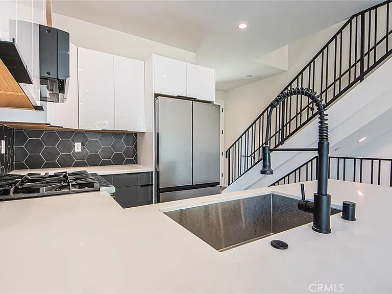 10719 Addison St — Photo 35