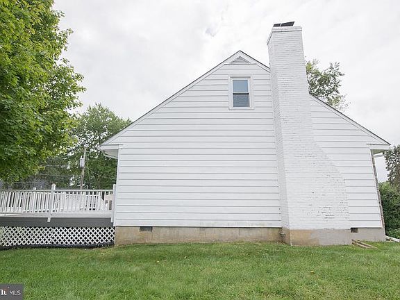 3rd image of 1806 Floral Dr