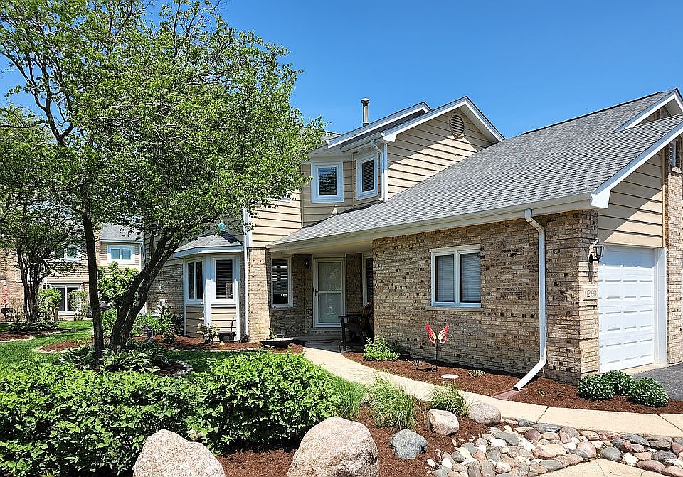 End unit townhome