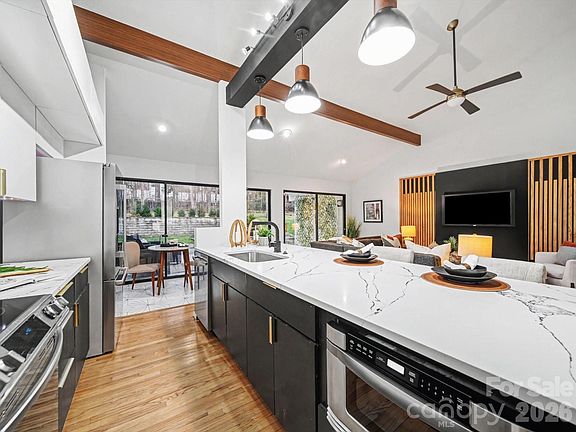 3rd image of 3911 Windwood Cir
