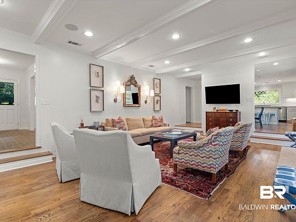 5th image of 3612 Linden Ln