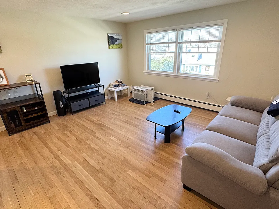 25 Mullin Ave #4