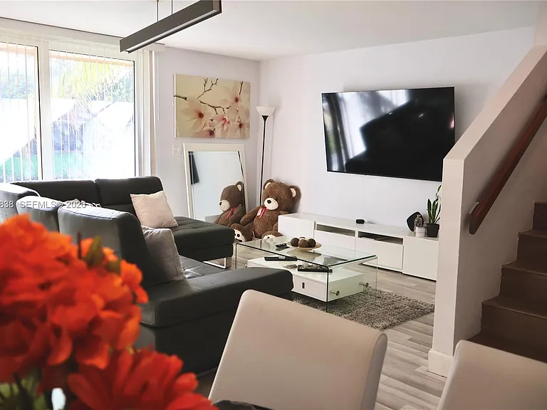 1315 Hampton Blvd #1315 — Photo 3