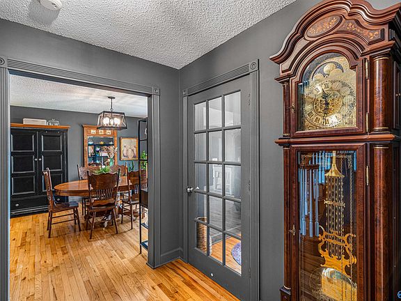 4th image of 1142 Rainbow Ave NW