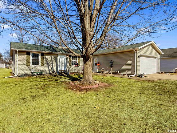 2nd image of 1227 E Locust St