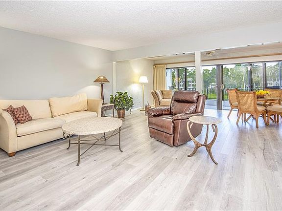 4th image of 102 Clubhouse Dr APT 376