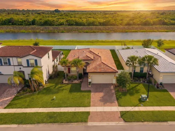 8095 NW Greenbank Circle, Port St Lucie, FL 34987