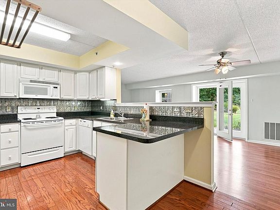 4th image of 501 Brandon Rd W