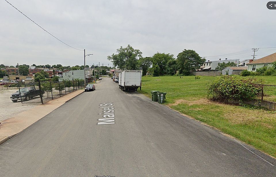 2nd image of 2102 Maisel St