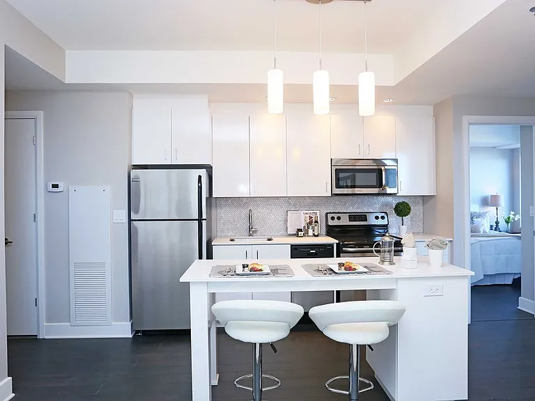 315 McRae Ave — Photo 2